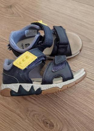 Сандалі сині з закритою п'ятою для хлопчика clarks 22 р.