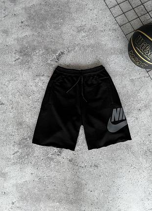 Чоловічі шорти nike в чорному кольорі