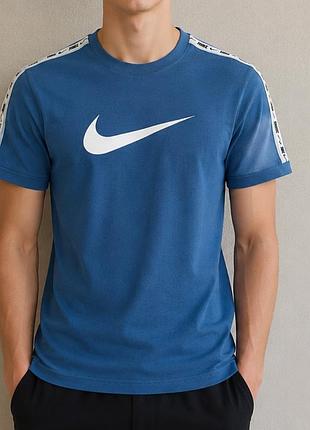 Футболка  nike. синя футболка . чоловіча футболка з фірмовою стрічкою на рукавах.