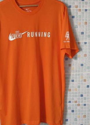 Футболка nike.