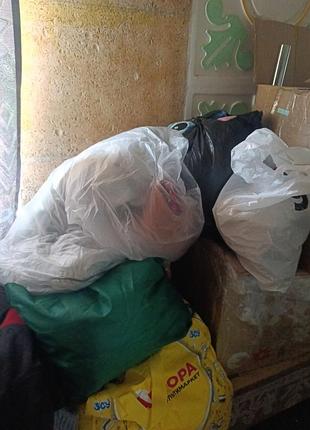 Віддам безкоштовно одяг 42 р
