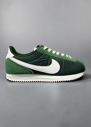 Nike cortez класичний низькопрофільний ретро-дизайн, вперше представлений у 1972 році