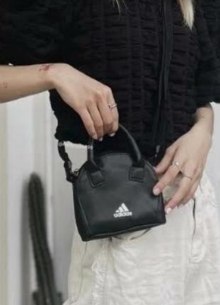 Малесенька сумка adidas