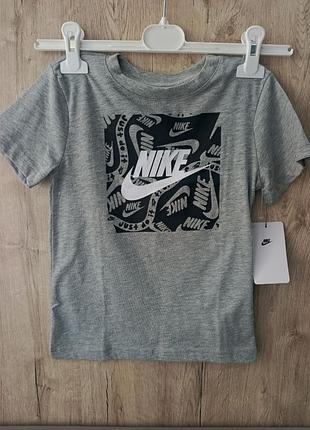 Сіра дитяча футболка nike