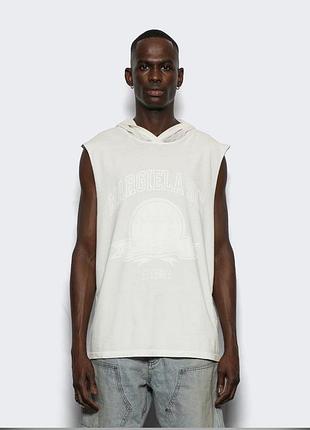 Стильна майка футболка з капюшоном mm6 maison margiela