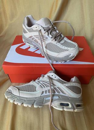 Жіночі кросівки nike air moto