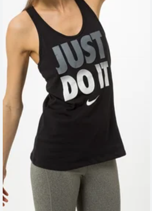 Чорна жіноча спортивна майка nike з графікою "just do it"