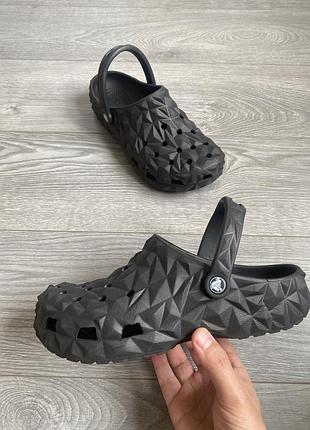 Crocs classic geometric clog чоловічі фірмові сабо р.42 27 см