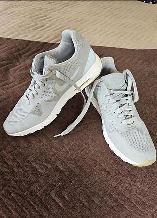 Кроссовки nike air max 1 ultra moire в оттенке wolf grey.
