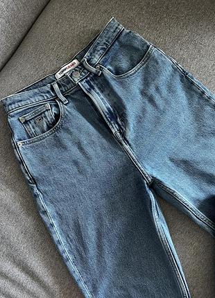 Джинси мом tommy jeans