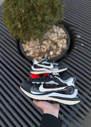 Nike vaporwaffle sacai black