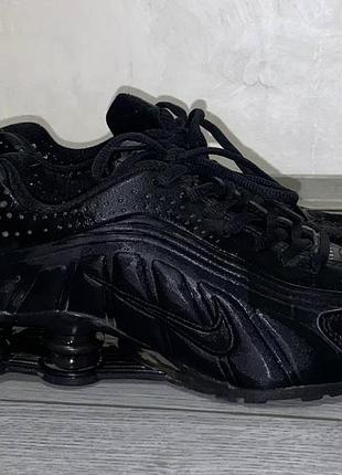 Nike shox чорного кольору