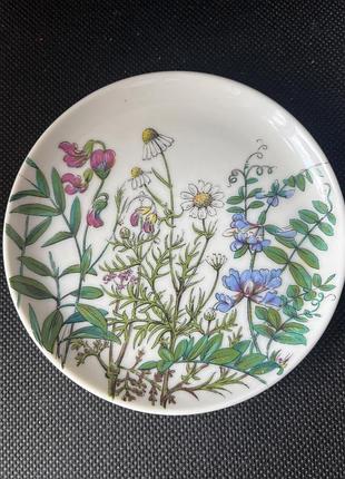 Маленька порцелянова тарілочка або блюдце з серії "полеві квіти" (wildflowers), вироблена німецькою фірмою kaiser