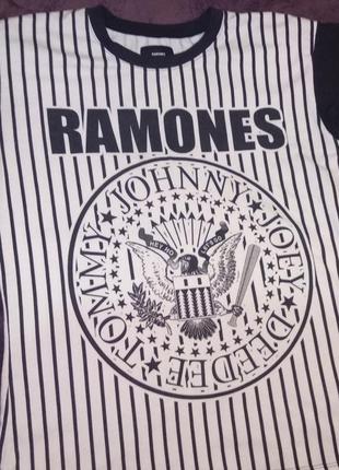 Футболка с логотипом ramones