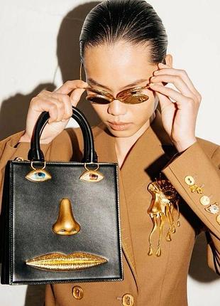 Сумка кожаная schiaparelli стильная с лицом