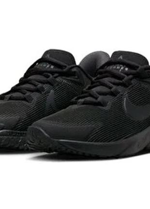 Кросівки оригінал від nike свіжа колекція р.36 23,5см чудовий стан