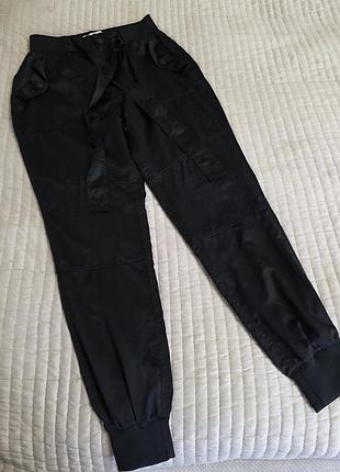 Abercrombie &amp; fitch xs 42 чорні сатинові штани легкі