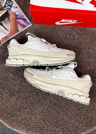 Стильные кроссовки nike zoom vomero roam white&amp;beige