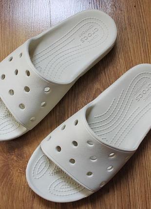 Білі жіночі шльопанці тапочки сланці crocs classic slide з матеріалу croslite