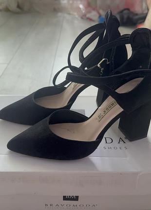 Босоніжки , туфлі bravo moda