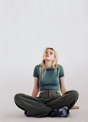 Укорочена футболка з круглим вирізом zara