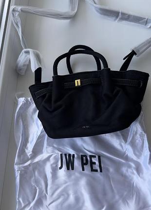 Чорна замшева сумка jw pei 27*16 є довга ручка