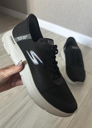 Кросівки.     👟 10