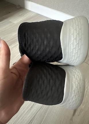 Кросівки.     👟 4