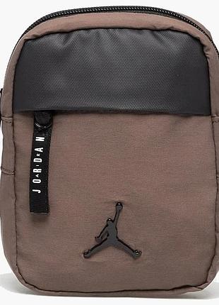 Urbanshop com ua сумка унисекс air jordan airborne hip - belt bag brown 7a0747-x79 размеры запитуйте