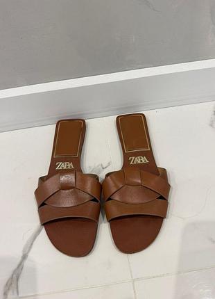 Женские кожаные шлепанцы zara