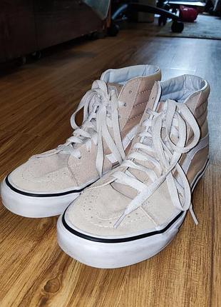Кеди vans sk8-hi у класичному високому силуеті.