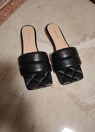 Кожаные шлёпанцы