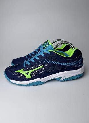 Фірмові кросівки mizuno lightning star z4