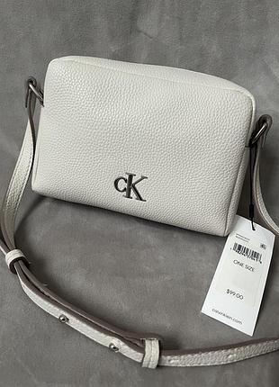 Сумка calvin klein archive hardware camera bag white, в наявності, оригінал usa