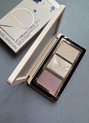 Палетка румʼян, сяючої пудри та хайлайтера natasha denona my dream cheek trio – cream blush, glow cream base and glow powder highlighter