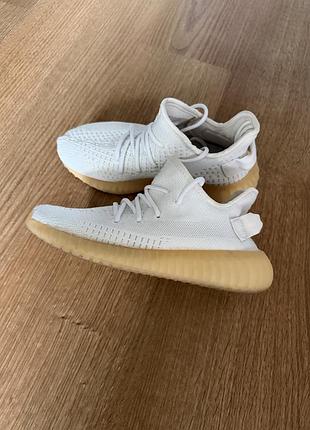 Кроссовки adidas yeezy