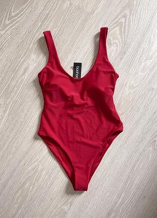 Prettylittlething жіночий, новий, суцільний, червоний купальник