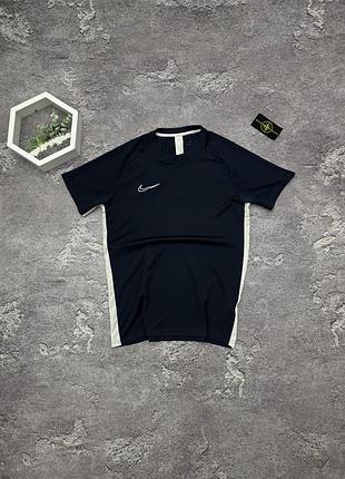 Футболка nike оригінал чорна спортивні літні бігова найк дрі фіт з лампасами