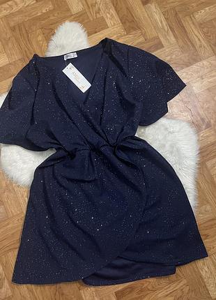 Блискуча коротка сукня