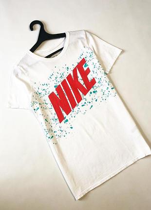 Спортивная классика от nike 
универсальная футболка, которая круто дополнит любой повседневный или спортивный образ. стан просто идеал!