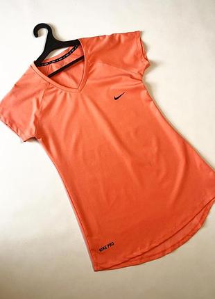 Футболка nike pro | l | 450 грн 
оригінальна футболка nike pro — стильна та функціональна річ для спорту й активного повсякденного стилю.