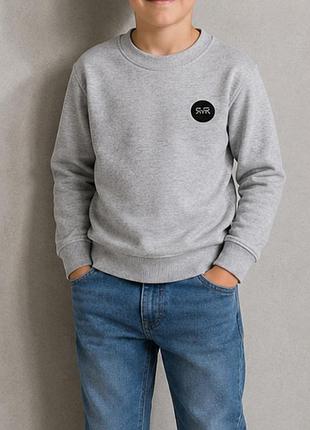 Детский серый свитшот от бренда river island рассчитан на возраст 7-8 лет