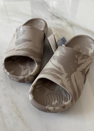 Crocs mellow marbled slide, жіночі, розмір m5 w7