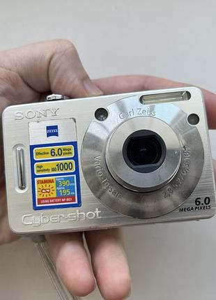 Вінтажна камера 2000х компактний y2k фотоапарат sony cyber-shot dsc-w50 carl zeiss.