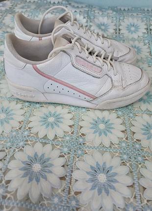 Белые кожаные кроссовки adidas р. 36,5