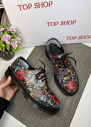 Оригінальні туфлі dr martens шкіряні в квітковий принт