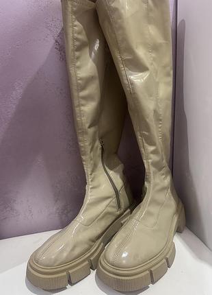 Сапоги лакові беж zara