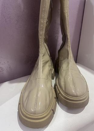 Сапоги лакові беж zara