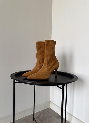 Замшеві ботильйони-панчохи stuart weitzman