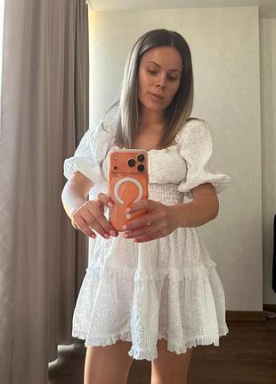 Біла сукня із хлопку